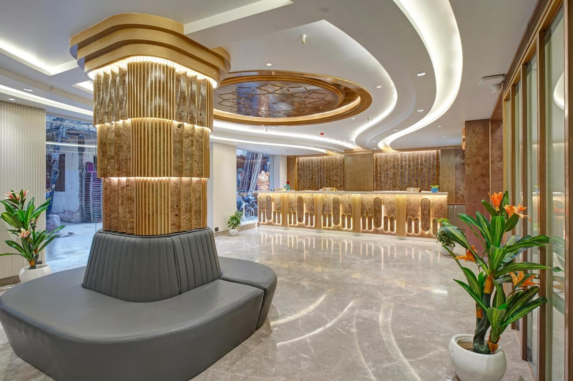 Newly Built Gold The Royal With Rooftop Restaurant - 2Mins Walk From New Delhi Rail Station & 5Mins From Connaught Place Экстерьер фото