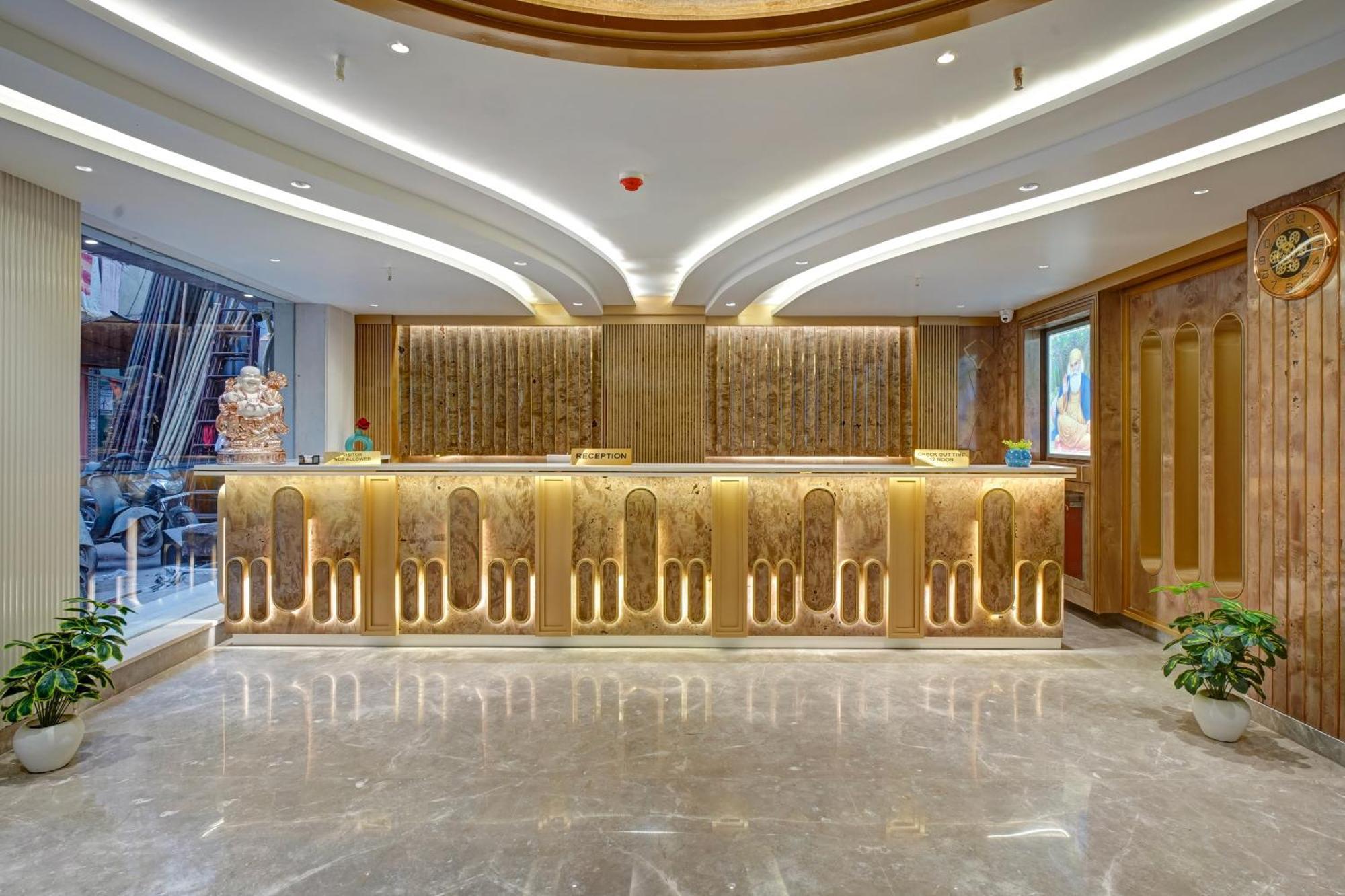 Newly Built Gold The Royal With Rooftop Restaurant - 2Mins Walk From New Delhi Rail Station & 5Mins From Connaught Place Экстерьер фото