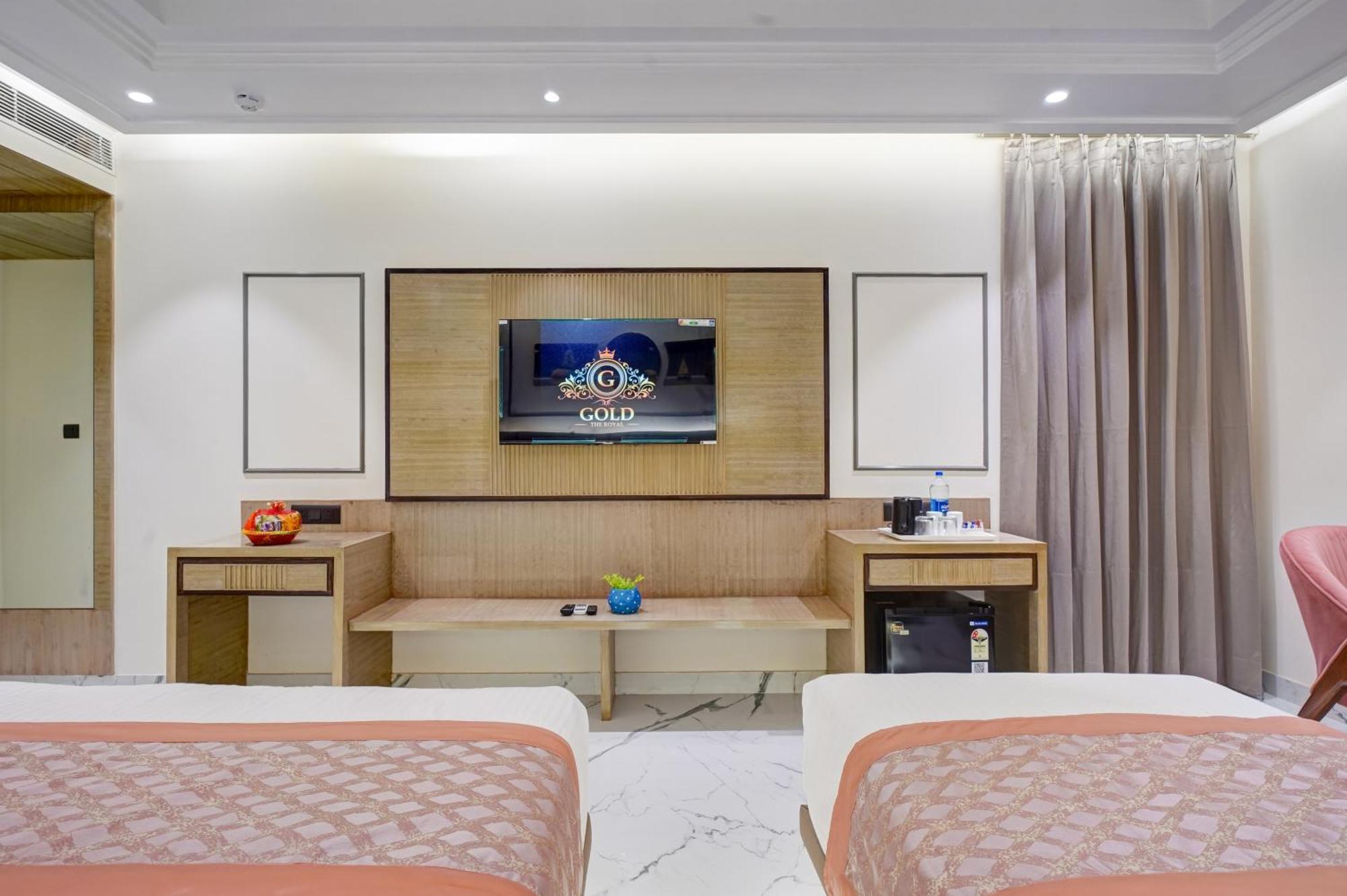 Newly Built Gold The Royal With Rooftop Restaurant - 2Mins Walk From New Delhi Rail Station & 5Mins From Connaught Place Экстерьер фото