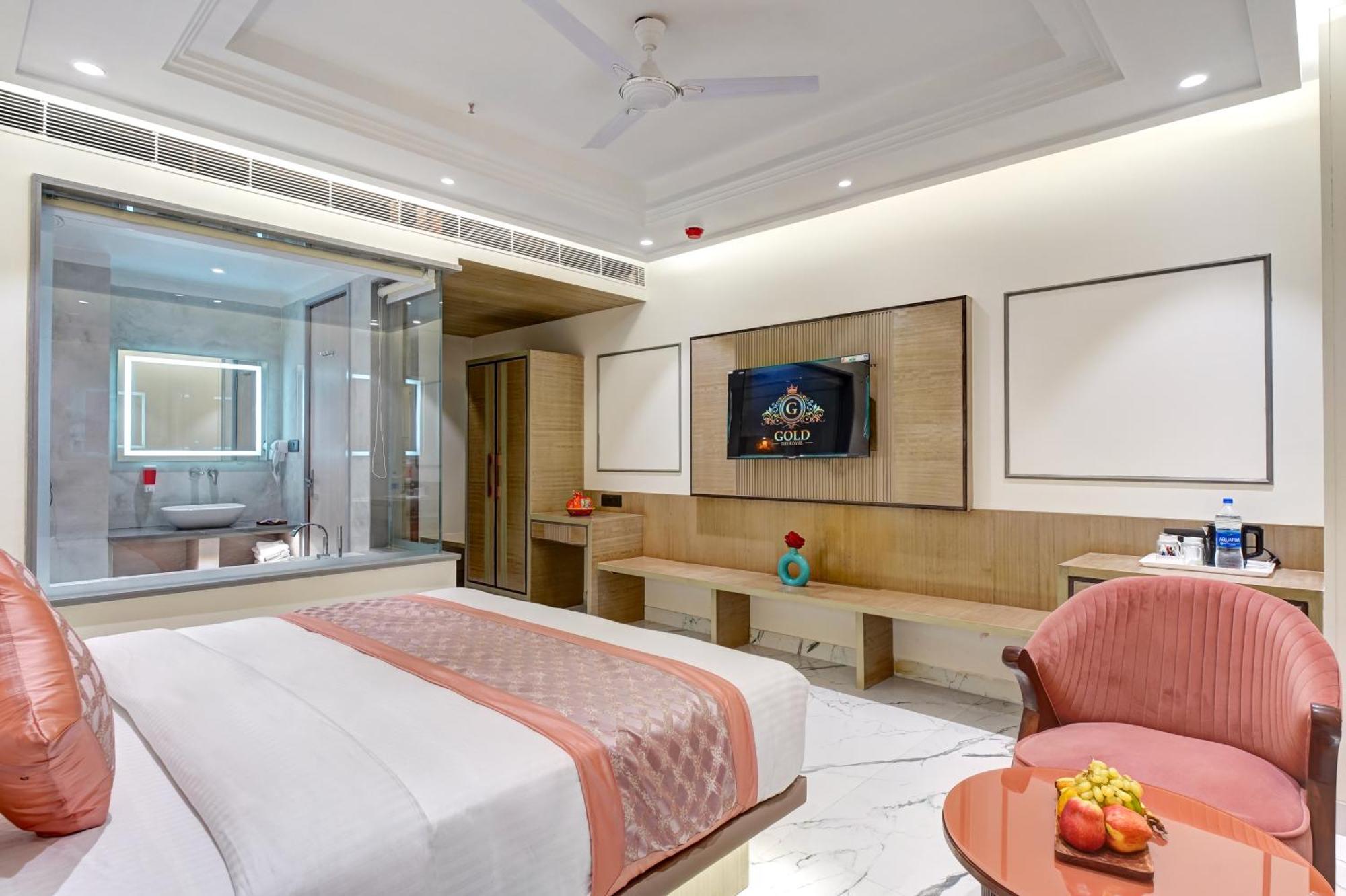 Newly Built Gold The Royal With Rooftop Restaurant - 2Mins Walk From New Delhi Rail Station & 5Mins From Connaught Place Экстерьер фото