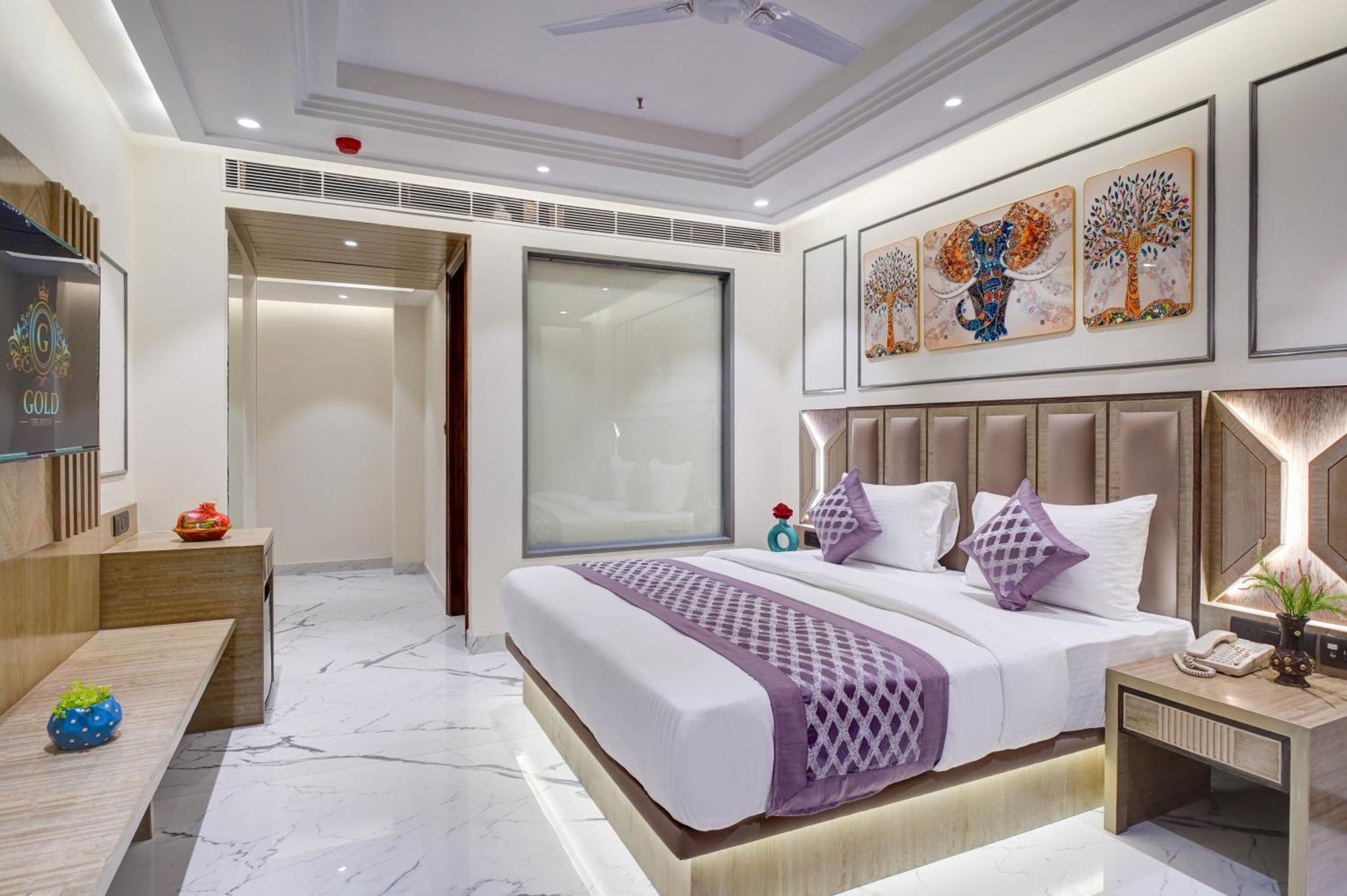 Newly Built Gold The Royal With Rooftop Restaurant - 2Mins Walk From New Delhi Rail Station & 5Mins From Connaught Place Экстерьер фото