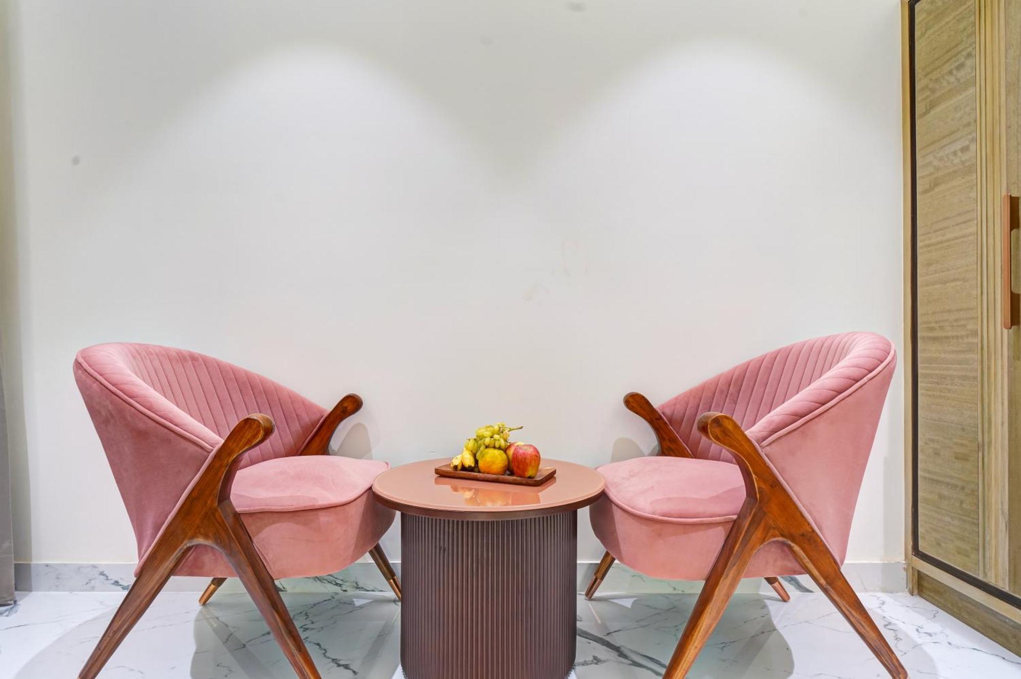 Newly Built Gold The Royal With Rooftop Restaurant - 2Mins Walk From New Delhi Rail Station & 5Mins From Connaught Place Экстерьер фото