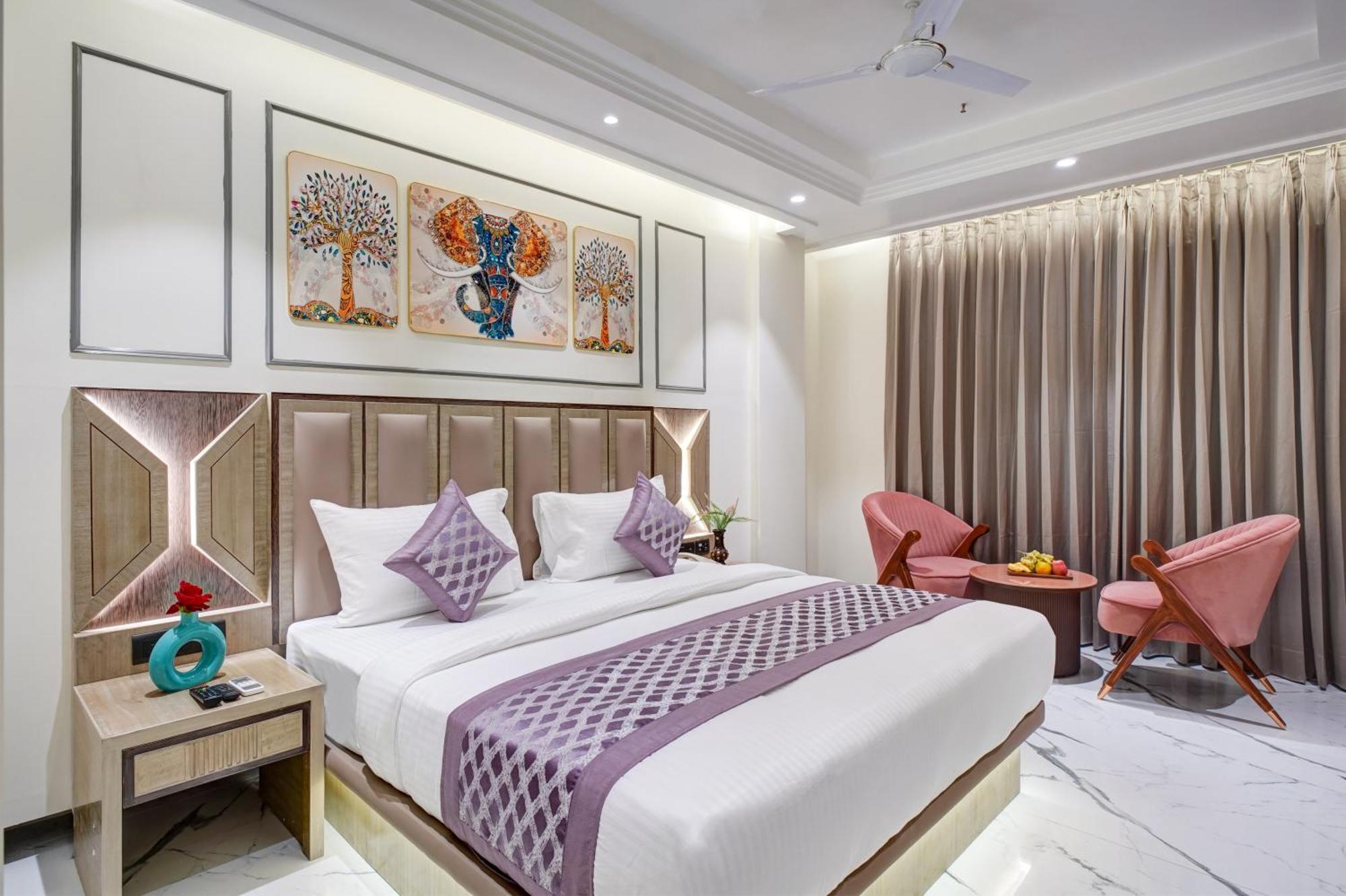 Newly Built Gold The Royal With Rooftop Restaurant - 2Mins Walk From New Delhi Rail Station & 5Mins From Connaught Place Экстерьер фото