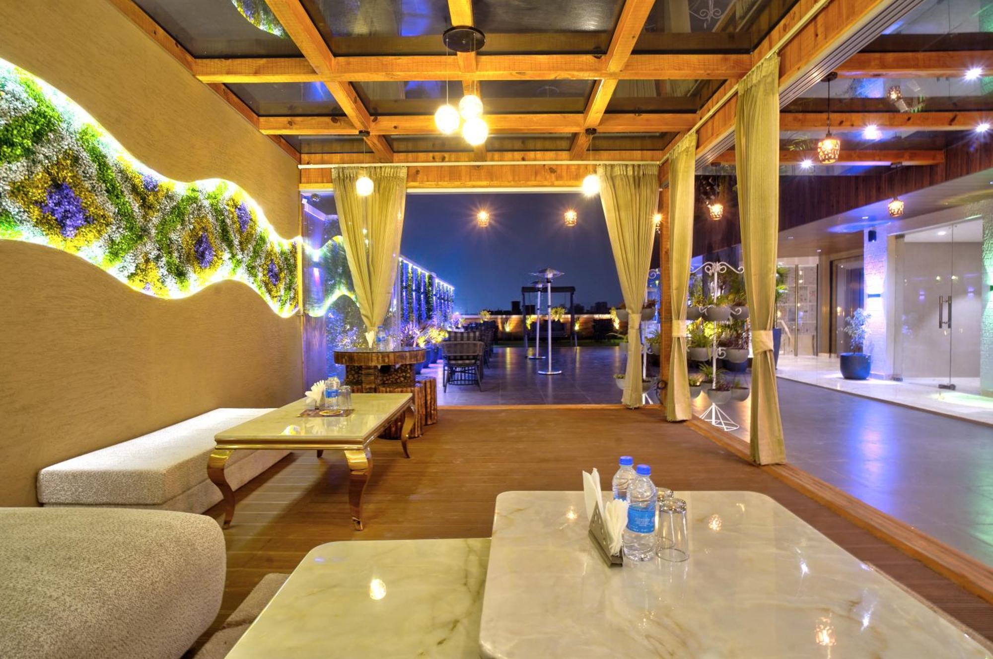 Newly Built Gold The Royal With Rooftop Restaurant - 2Mins Walk From New Delhi Rail Station & 5Mins From Connaught Place Экстерьер фото
