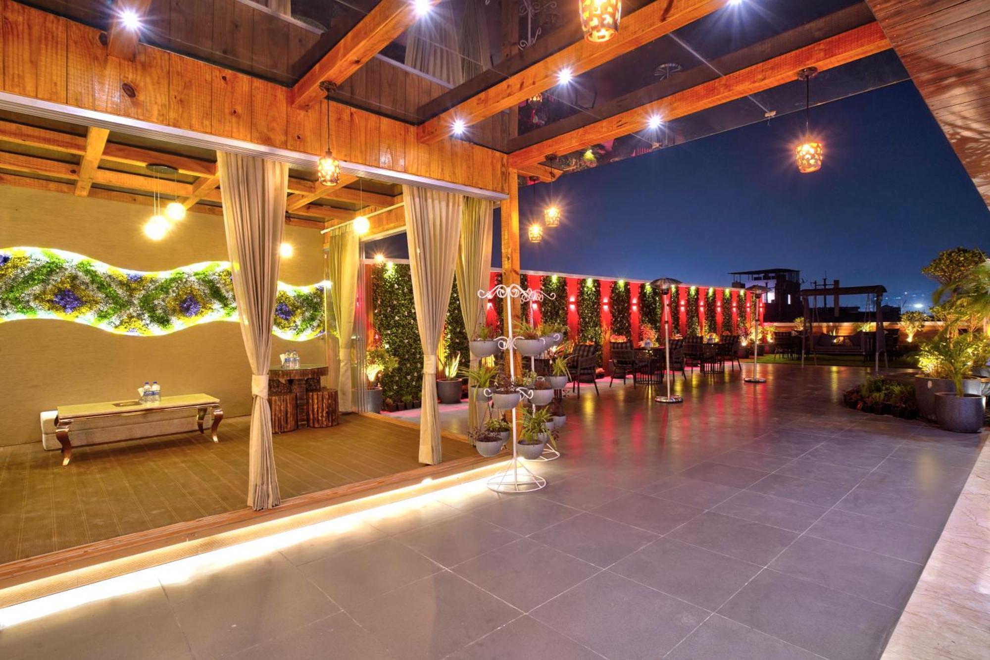 Newly Built Gold The Royal With Rooftop Restaurant - 2Mins Walk From New Delhi Rail Station & 5Mins From Connaught Place Экстерьер фото