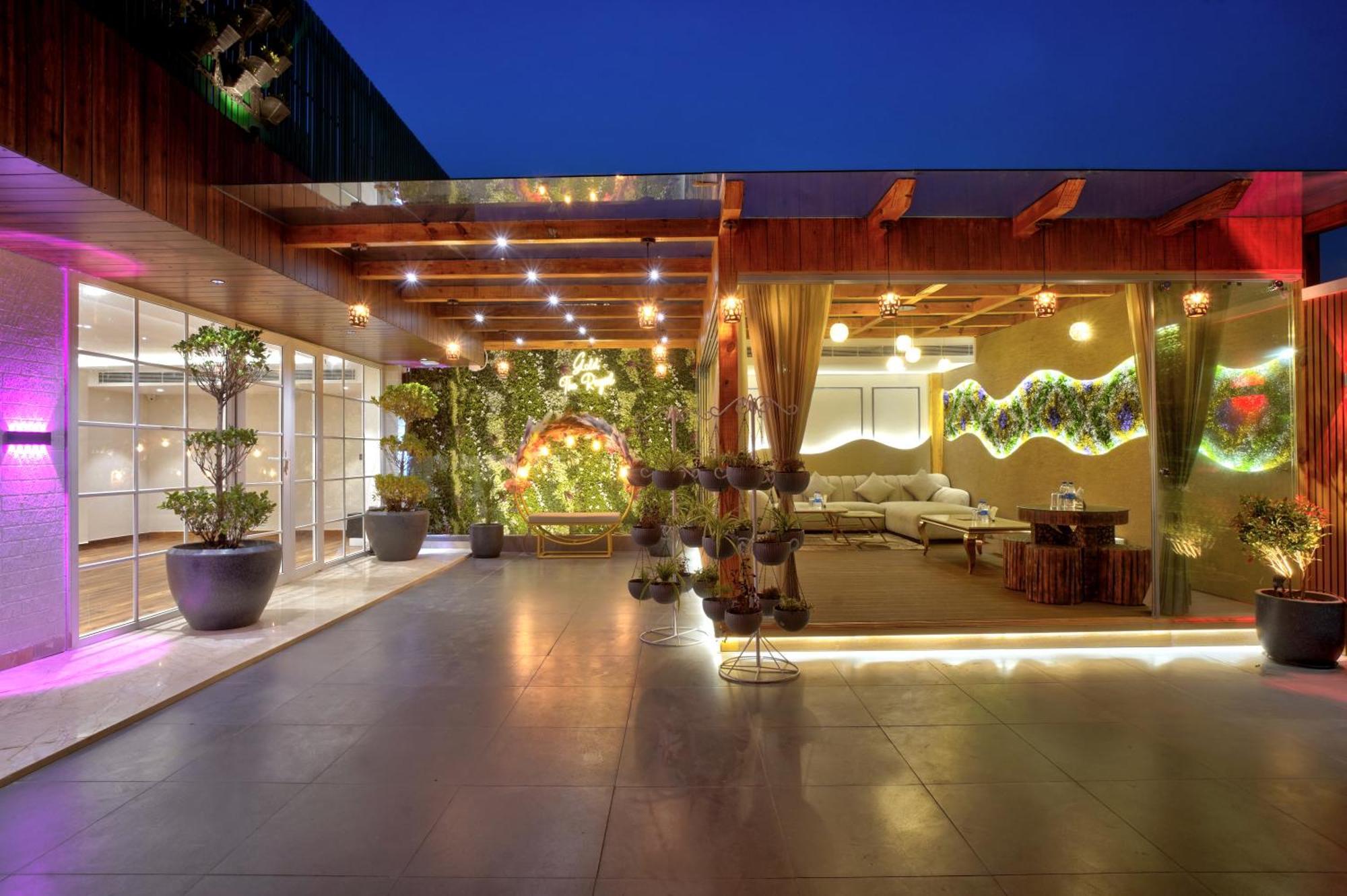 Newly Built Gold The Royal With Rooftop Restaurant - 2Mins Walk From New Delhi Rail Station & 5Mins From Connaught Place Экстерьер фото