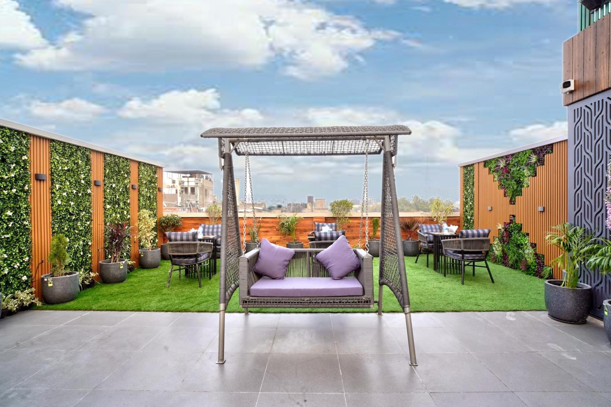 Newly Built Gold The Royal With Rooftop Restaurant - 2Mins Walk From New Delhi Rail Station & 5Mins From Connaught Place Экстерьер фото
